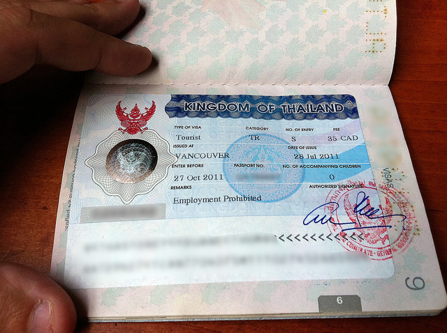 En plus de leur visa certains visiteurs ont récemment dû démontrer qu'ils possédaient au moins 20.000 baht