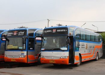 Des bus inter-provinciaux de Transport Co à Bangkok