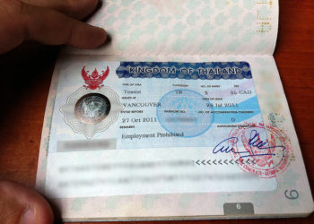 En plus de leur visa certains visiteurs ont récemment dû démontrer qu'ils possédaient au moins 20.000 baht