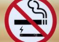 Un panneau d'interdiction de fumer