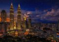 La capitale malaisienne Kuala Lumpur et ses fameuses tours jumelles Petronas
