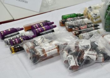 Des flacons d'e-liquide destinés aux cigarettes électroniques, interdites en Thaïlande