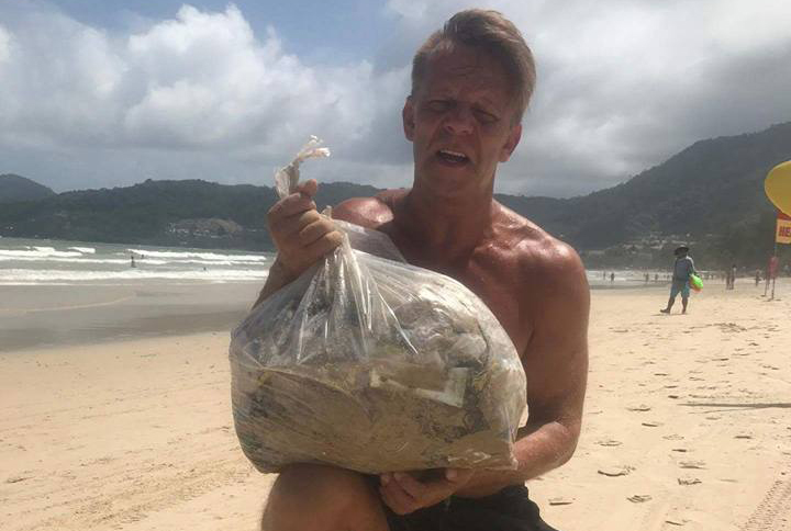 Marcus Kingo, le M. Propre suédois qui nettoie les plages du sud de la Thaïlande