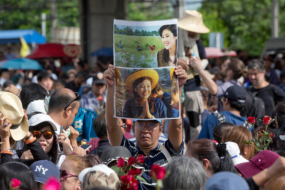 Les partisans de Yingluck s'étaient rassemblés nombreux à proximité de la Cour Suprême