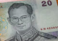 La banque Thanachart Bank propose un livre de collection retraçant les différents billets de banque utilisés sous le règne de Sa Majesté le Roi Rama IX