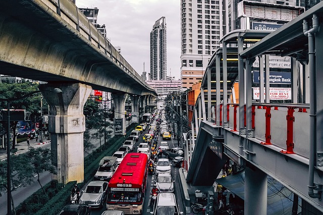 À Bangkok, la police veut punir plus sévèrement les propriétaires de véhicules trop bruyants