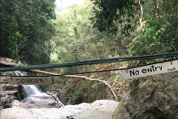 Un touriste a fait une chute mortelle après avoir ignoré les panneaux interdisant l'accès à un secteur d'une cascade de Koh Samui