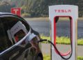 Un propriétaire de Tesla se voit retirer son permis après un incident de conduite autonome