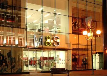 Marks & Spencer va fermer 100 magasins au Royaume-Uni