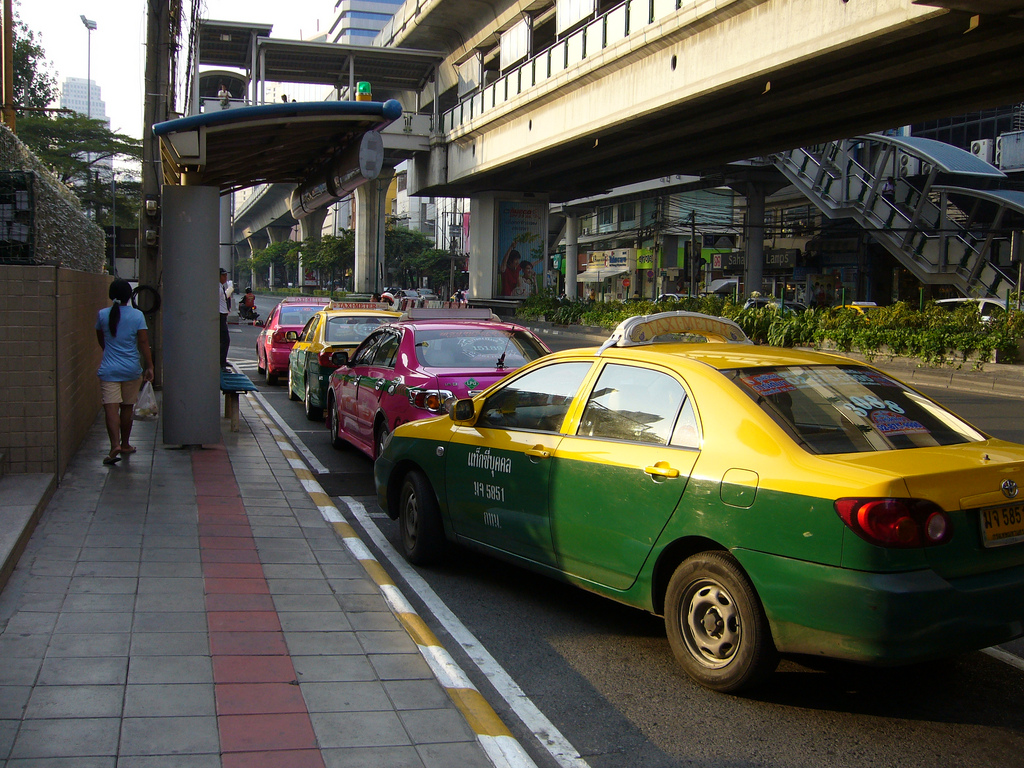 Privilégiez les taxis qui sont en train de rouler plutôt que ceux garés sur le bas-côté