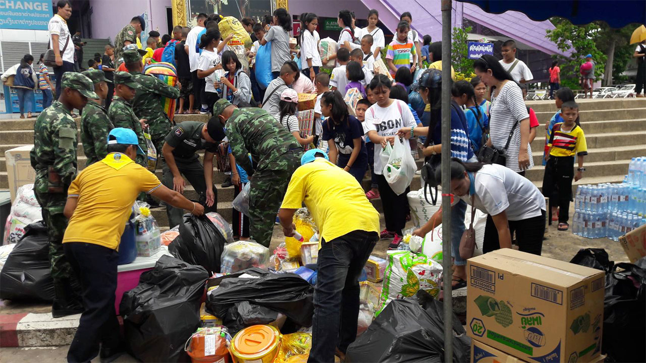 Le Gouvernement et le secteur privé thaïlandais apportent leur aide au Laos, après les inondations dans le sud du pays