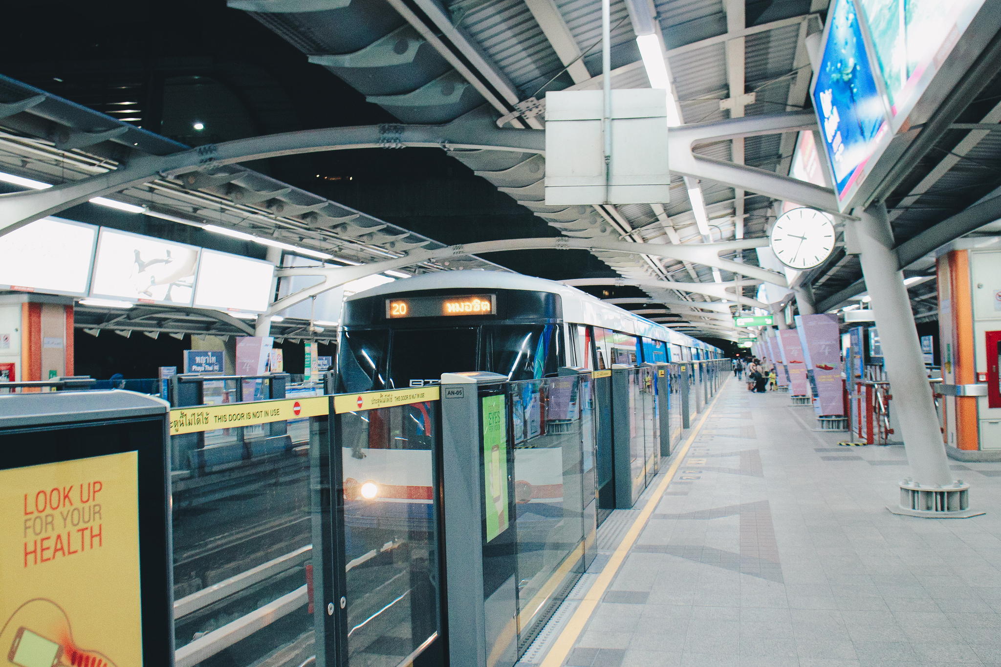 Des portes automatiques vont être installées dans toutes les stations du BTS de Bangkok après un incident survenu mercredi
