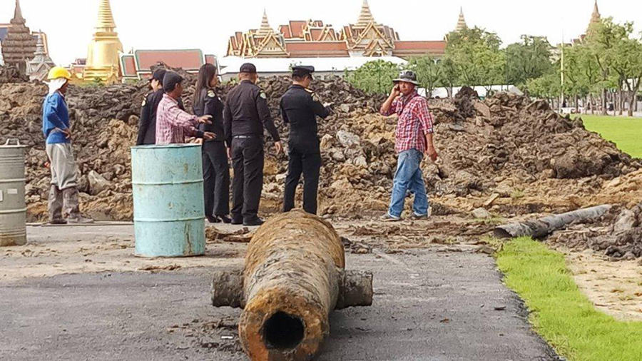 Un canon datant de plus de 200 ans a été retrouvé face au Palais Royal de Bangkok