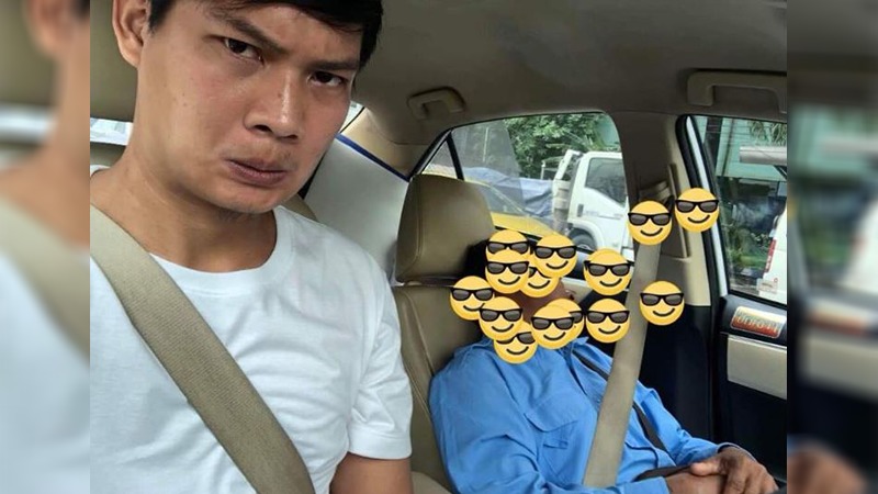 Alors qu'il tombait de sommeil, un chauffeur de taxi de Bangkok a demandé à son passager de passer derrière le volant
