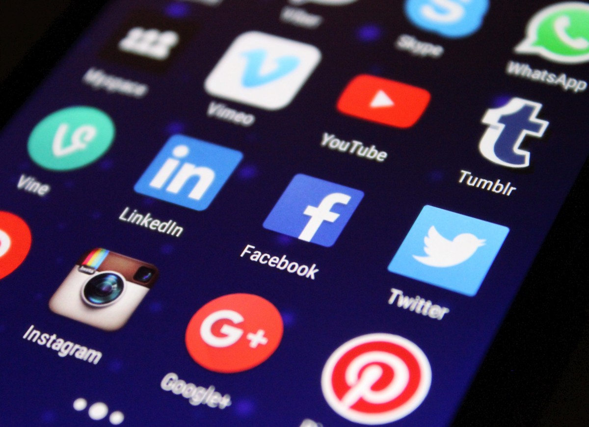 La Commission européenne a proposé un règlement lundi pour pousser les réseaux sociaux comme Twitter et YouTube à retirer les contenus extrémistes ou terroristes sous peine d'amende