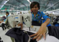 Le Cambodge va augmenter le salaire des ouvriers du textile de 12 $