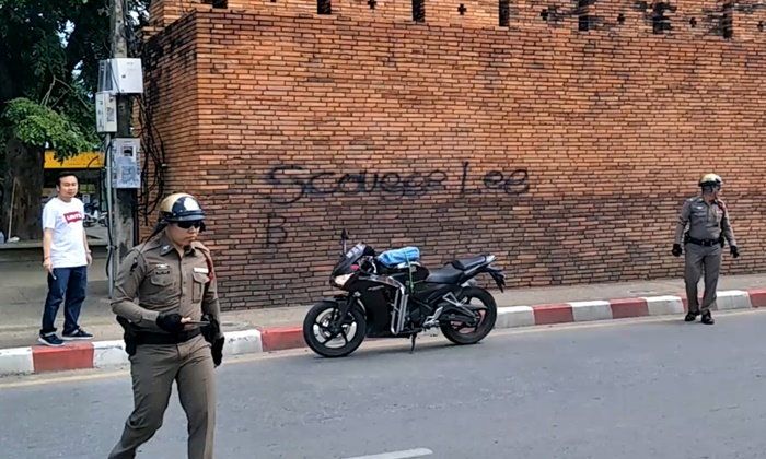 Deux touristes ont été arrêtés à Chiang Mai pour avoir tagué les murs historiques de la vieille-ville