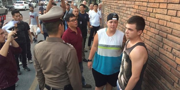 Les deux jeunes touristes arrêtés le mois passé à Chiang Mai pour avoir tagué un mur de Tha Pae Gate ont été condamnés à une amende