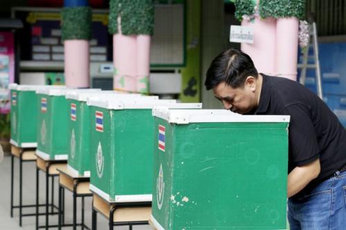 Le Ministre des Affaires Étrangères a indiqué que le Gouvernement thaïlandais n'était pas favorable à la venue d'observateurs étrangers lors les prochaines élections générales