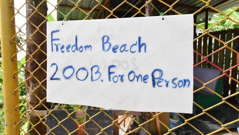 Deux hommes qui faisaient payer l'accès à la plage de Freedom Beach ont été arrêtés à Phuket