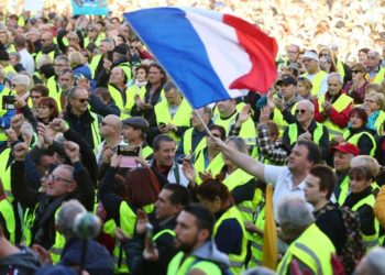 Le soutien au mouvement des gilets jaunes se renforce en France