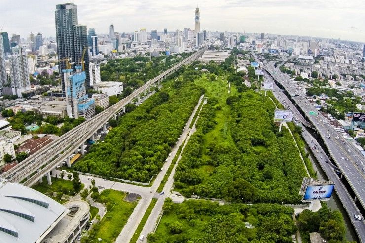 Centre commercial ou parc ? Le dernier grand espace libre de Bangkok anime les débats