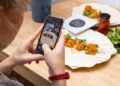 Les Français agacés par l'utilisation de smartphones au restaurant