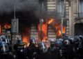 Gilets jaunes : un Acte XVIII marqué par de violents affrontements et incendies sur les Champs-Élysées