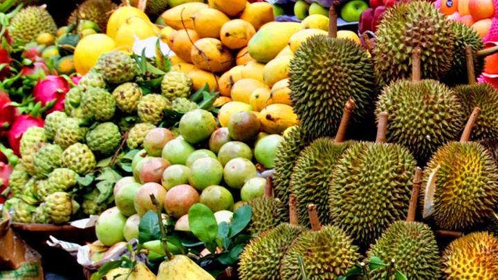 Une surabondance de fruits fait craindre une chute des prix en Thaïlande