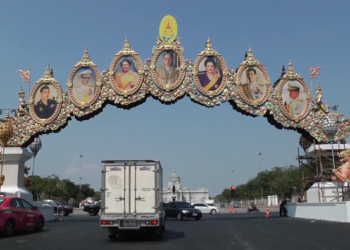 Bangkok s'embellit à l'approche du couronnement du Roi de Thaïlande