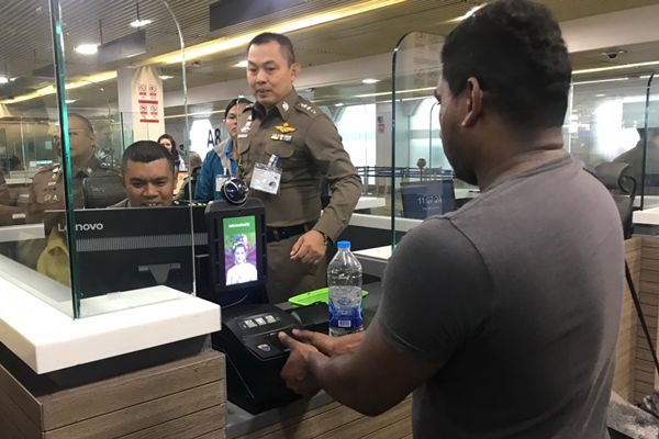 Thaïlande : l'immigration se dote de scanners biométriques