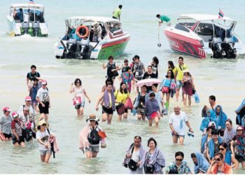 La Thaïlande réfléchit aux moyens de limiter le nombre de visiteurs dans les sites naturels