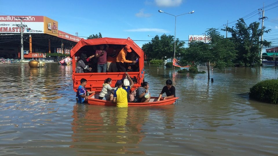 Inondations en Thaïlande : plus de 20 000 personnes toujours piégées dans le nord-est