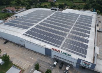 Tesco Lotus va installer des panneaux solaires sur les toits de 19 magasins en Thaïlande