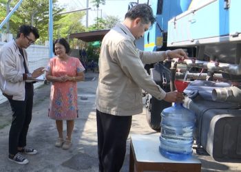 Des camions-citernes déployés pour approvisionner en eau 16 provinces de Thaïlande