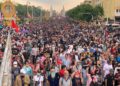 Thaïlande : les manifestations se durcissent, des leaders arrêtés et « l’état d’urgence grave » déclaré à Bangkok